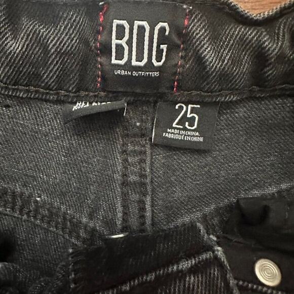 BDG Relaxed Straight Mid Rise Jean Shorts Women's 25 Black Button Fly Denim - Picture 3 of 6